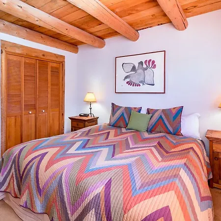 Alma Compound Casita, 1 Bedroom, Sleeps 2, Walk To Plaza, Fireplace, Wifi